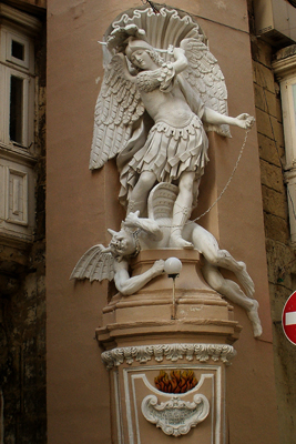 Статуя св. Михаила Архангела, ул. св. Урсулы, Валлетта